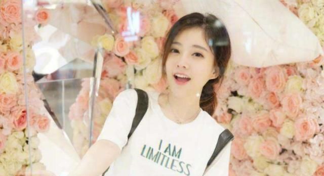 歌手冯提莫化身勤劳小蜜蜂,多年努力终成业界新标杆!