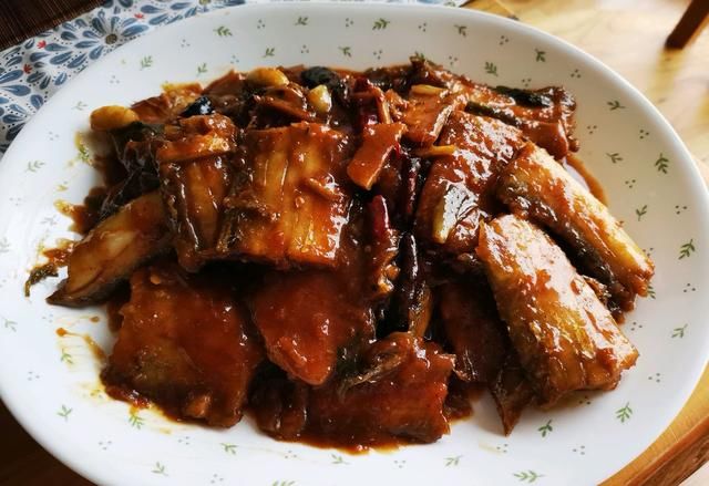 怎样做红烧带鱼又简单易学 t018d8dce04b3a0ca6a.jpg