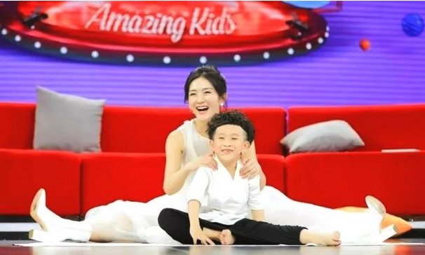 7岁男孩挣了十几万的存款 就连谢娜等一众明星