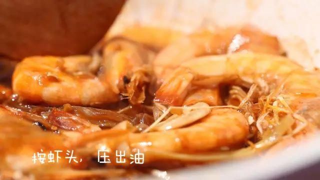 油焖大虾怎么做最入味？饭店大厨那偷学的秘方，吃一口回味无穷