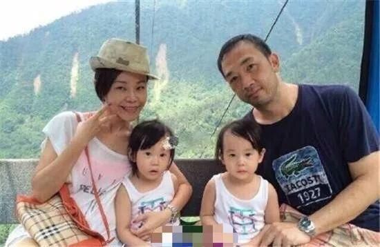 彭佳承认离婚！与男子街头热吻只是“好朋友”？前夫曾求婚三次