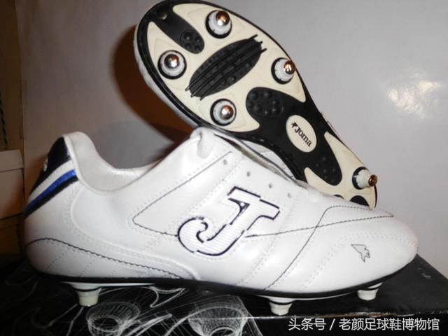 1998年法国世界杯足球鞋回顾,三色足球五彩鞋