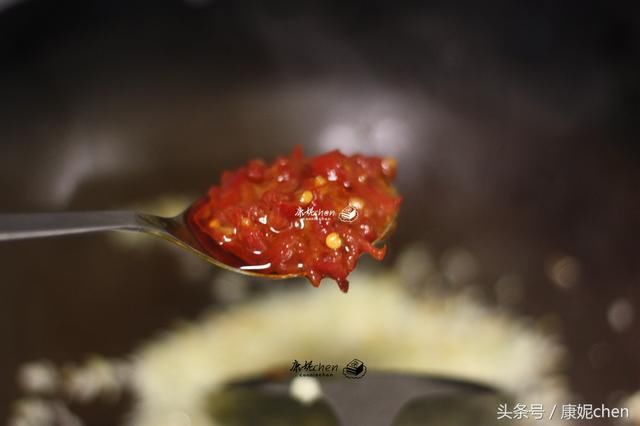 花蛤这样做味道太赞了，一大盘配着啤酒，瞬间令炎热的夏天变清凉