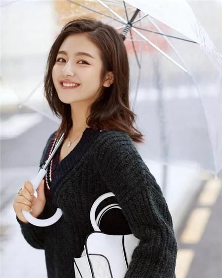 2018年流行慵懒发型 演绎大方淑女式