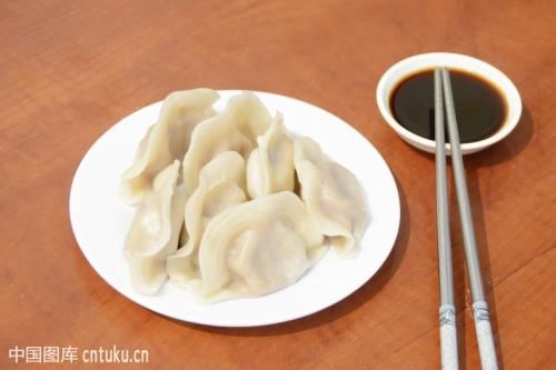 六旬老太创业,卖了8年饺子,今年赚百万