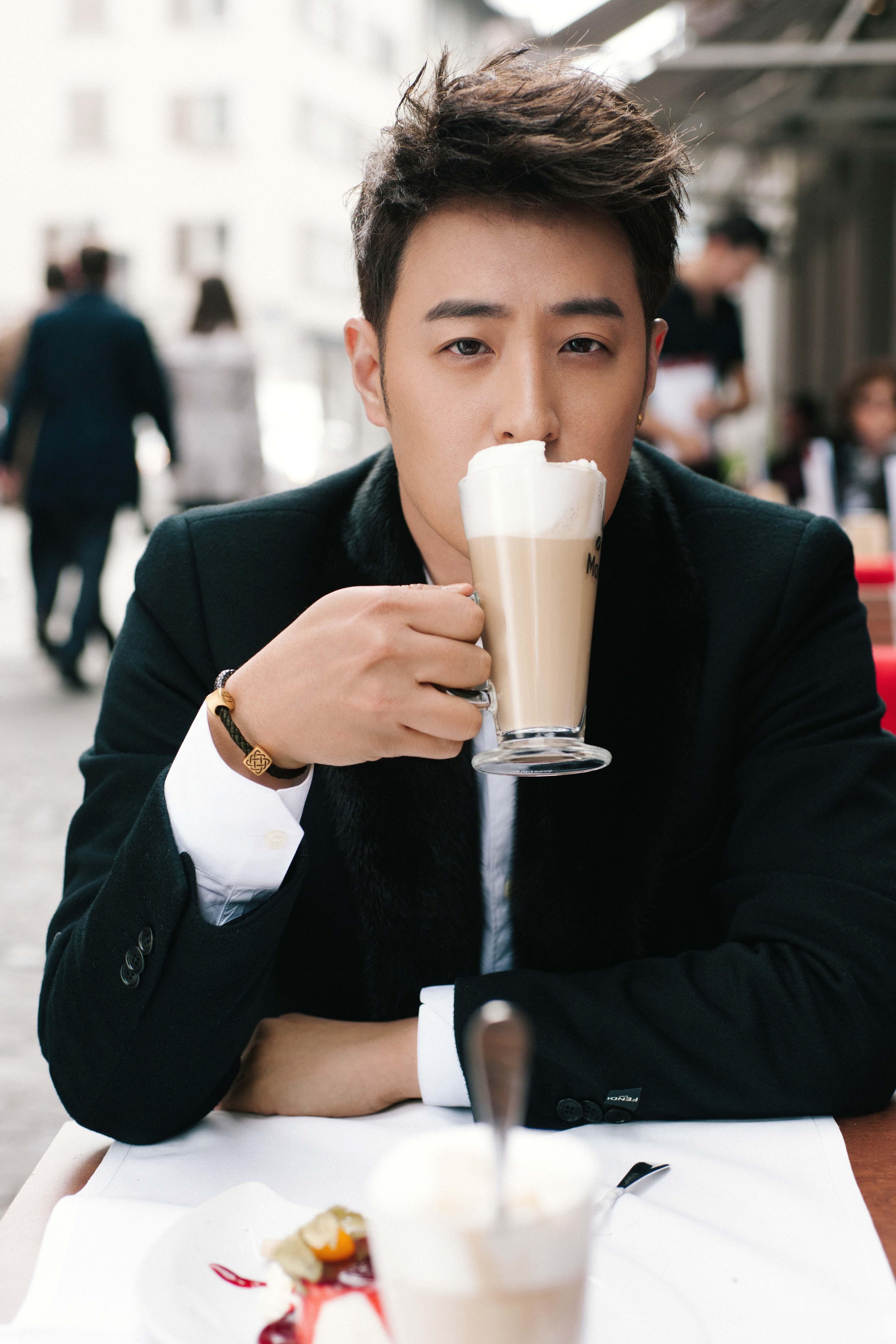 潘玮柏受访称自己是异类,能够出道演艺圈全靠这位天后伯乐!_【今日爆点】