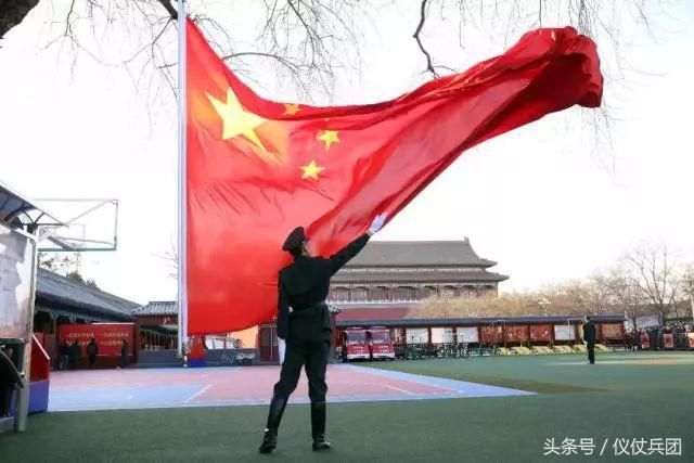 国旗班擎旗手张自轩 转隶后仍将担任展旗任务