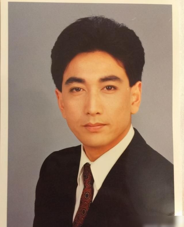 央视主持人水均益，抛弃瘫痪妻？却养智障大哥16年？