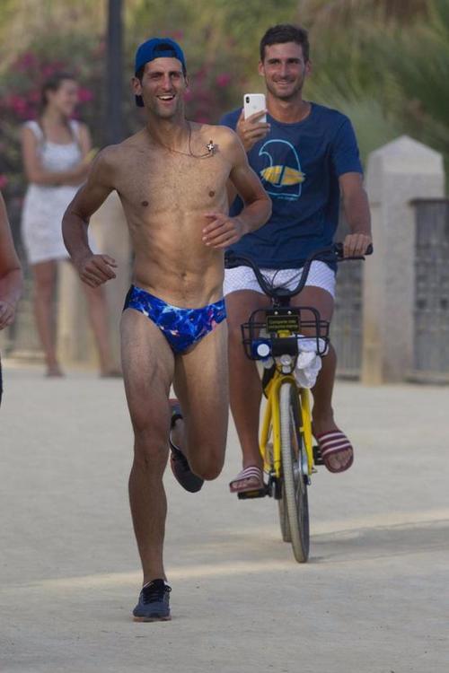 小德2018温网冠军德约科维奇本周在西班牙马