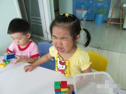 孩子被幼儿园劝退,家长跑去理论,园长一句话怼