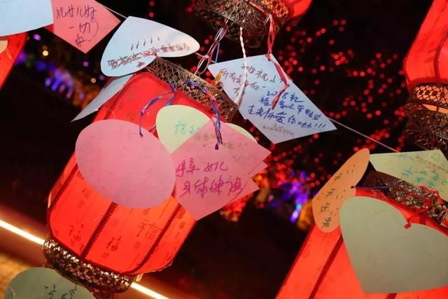 我在唐山 欢喜过年 走！约上小伙伴，到南湖景区看灯展去！