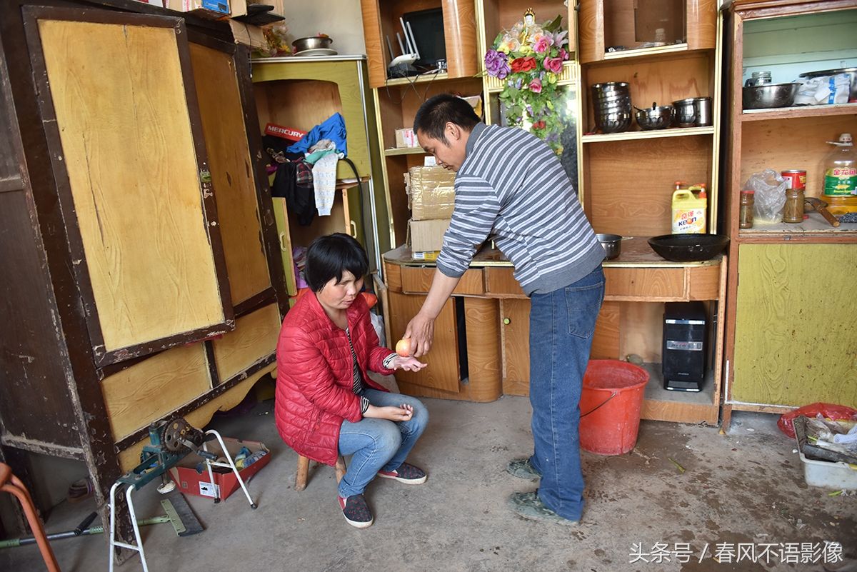 小学毕业农村小伙自学家电维修养家,想让盲人