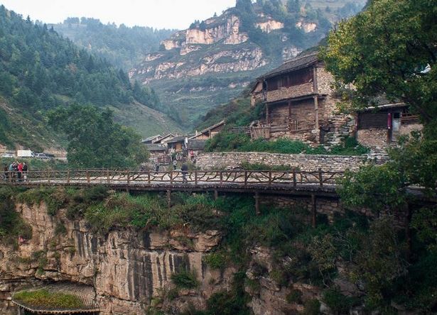 直击封印在深山里的悬浮村，居民手握长寿秘诀世代死守