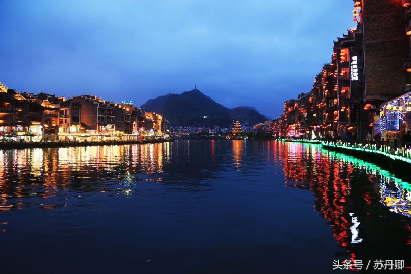 凤凰古城又出收费舆论，比起免门票的千年小镇，它迟早玩完自己