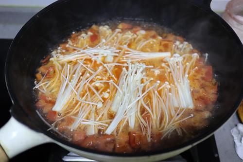 年夜肥牛:酸汤菜谱开胃不上火,年夜饭添光彩,老15ff饭菜谱亲子图片