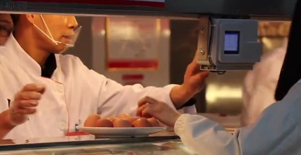 大学食堂为让学生吃早餐,一个鸡蛋一毛钱,你愿