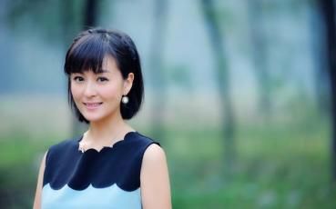 她出道至今，土豪追了10年才肯嫁，今36岁的她真被宠成小公主吗？