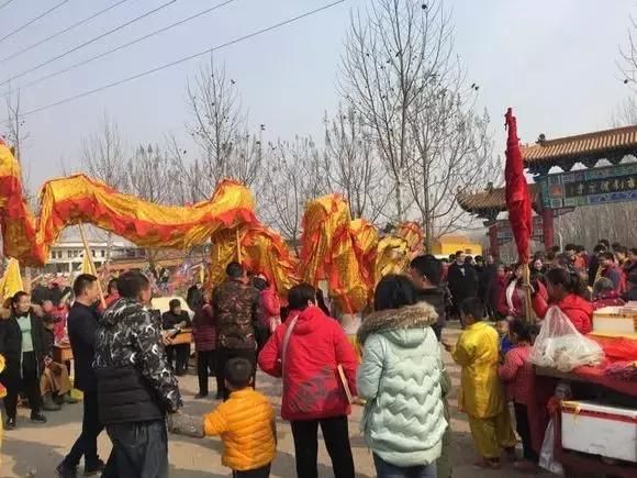 游览荥阳市龙泉寺古庙会 感受传统的农村宗教风俗