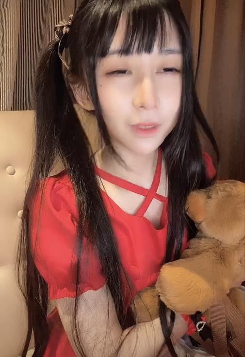 知道蔡萝莉谎报年龄，但没想到谎报12岁！小萝莉秒变阿姨！