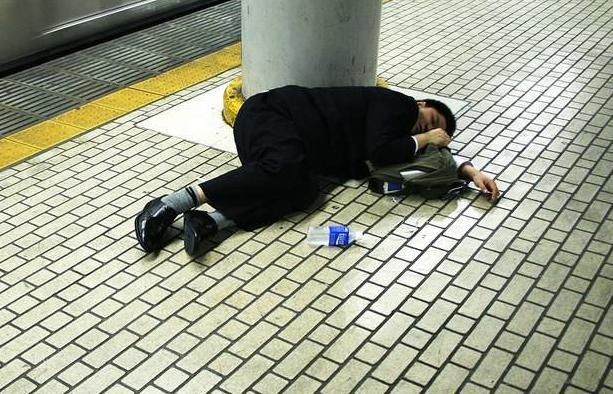 日本的生活压力到底多大?看日本的夜生活,就知