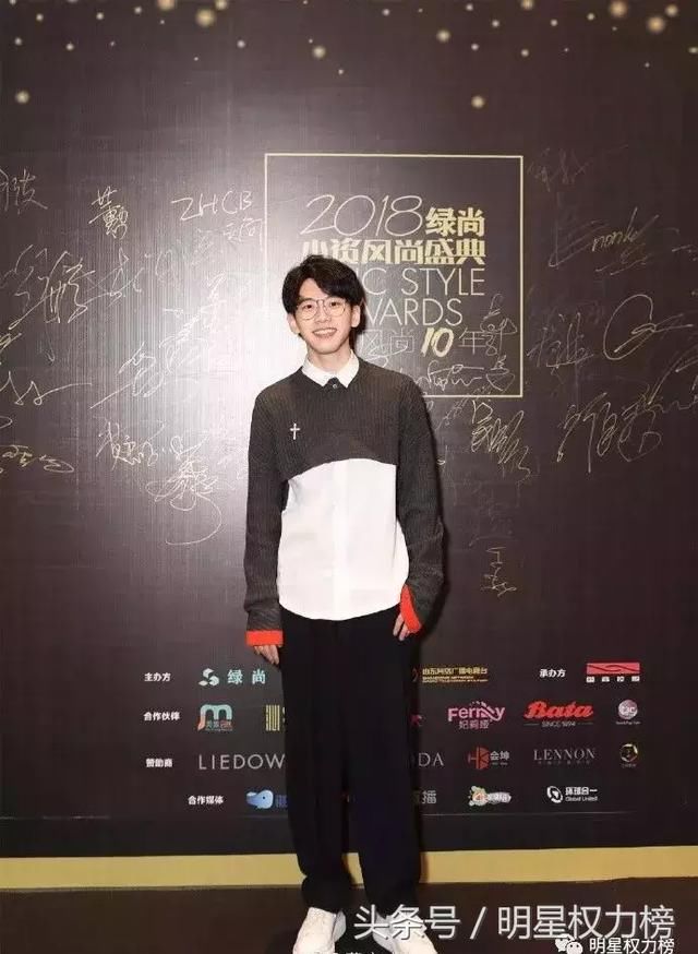 在抖音上看到的帅气小哥哥比我这辈子看到的都