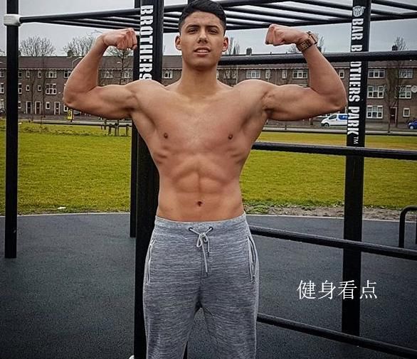 不去健身房,也不吃蛋白粉,104斤小伙徒手健身