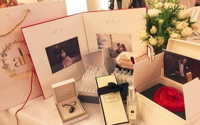 阿娇婚礼伴手礼竟是充电宝,明星婚礼伴手礼都