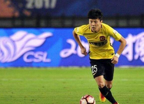 昔日恒大国脚飞翼已沦为球队边缘球员:明年寻