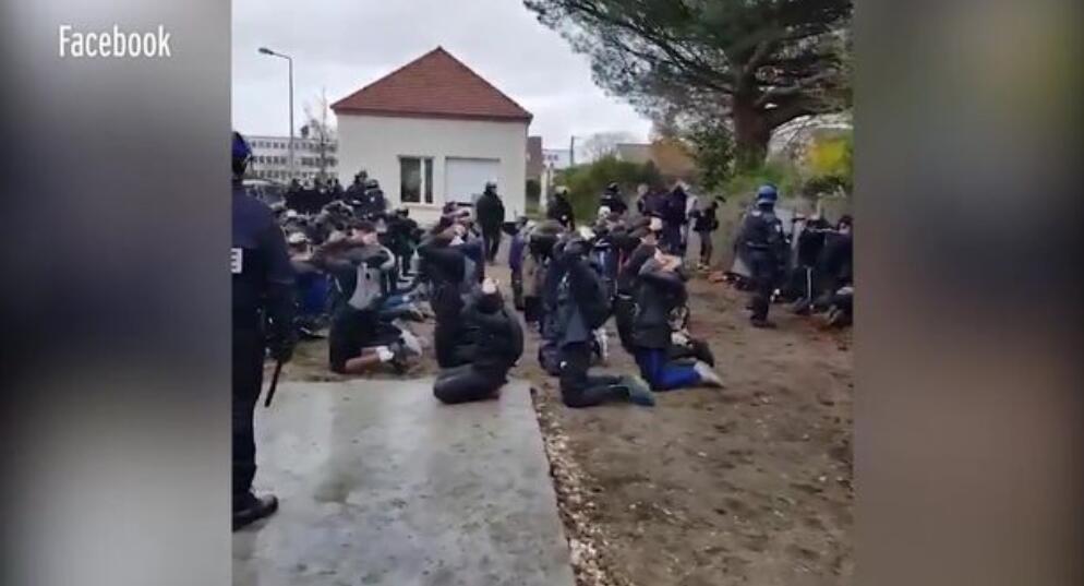 法国警方逮捕153名中学生 因支持黄背心示威