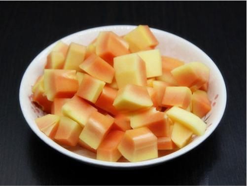 百合木瓜炖牛奶冬天牛奶这么喝,对身体有很非