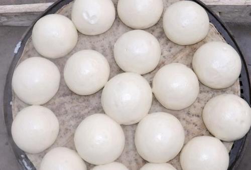 一句玩笑话,夫妻二人用蒸馍蒸出市场品牌