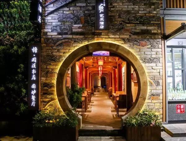 黄山市区藏着的一个隐世乌托邦小镇,还不要门票