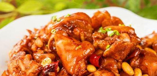 猪脚怎么炖才不油 t01950b2fab47119452.jpg