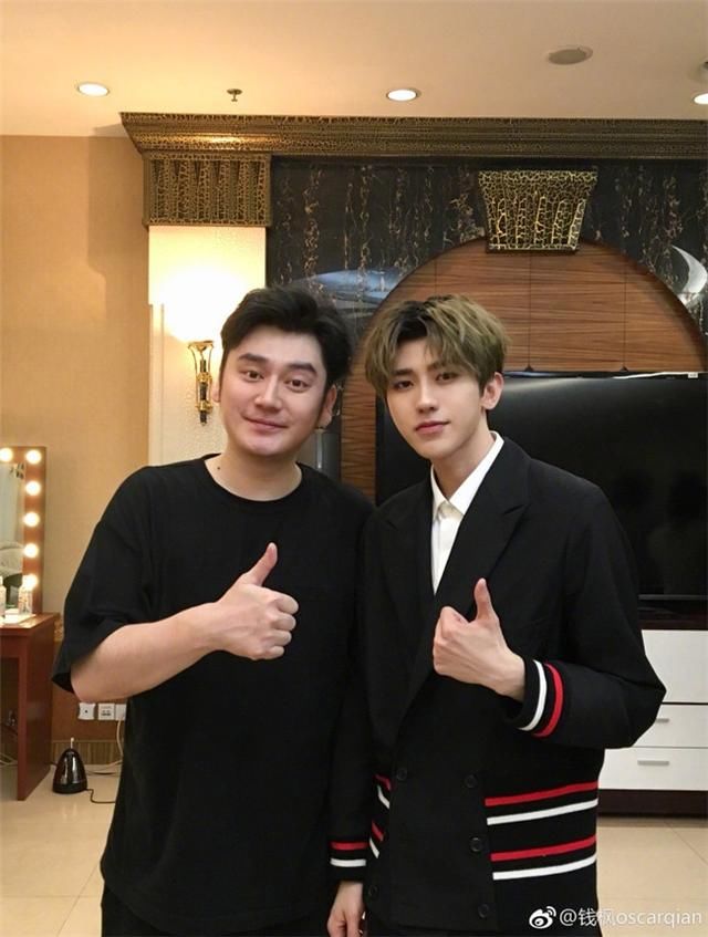 钱枫微博晒与蔡徐坤合影:你越来越棒了 而我越