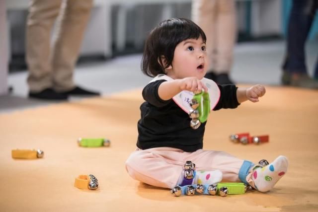 躲过了甜馨、咘咘、包饺子,还是被还未说话的她召唤出姨母心