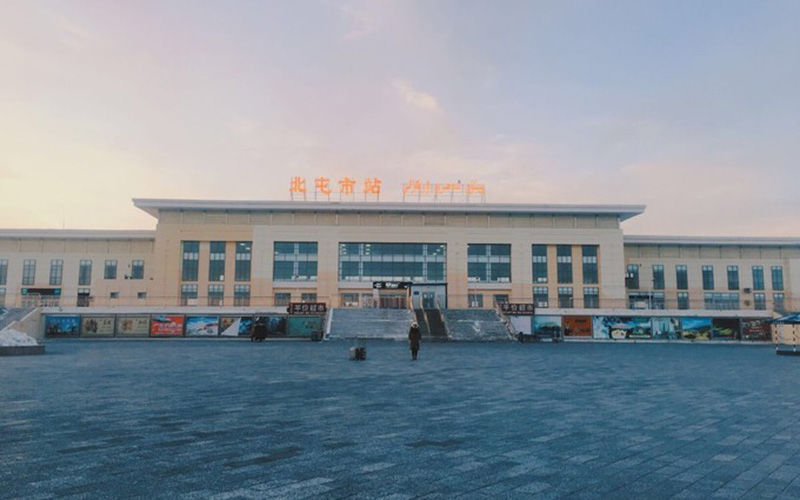 中国那些名字带市和县的火车站:龙口市站、