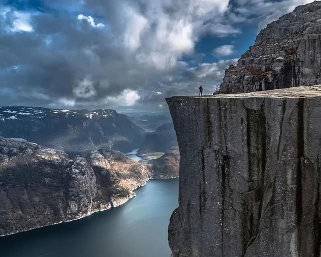 全球最险的10个旅游景点,惊心动魄隔着屏幕都怕,最惊险的在中国