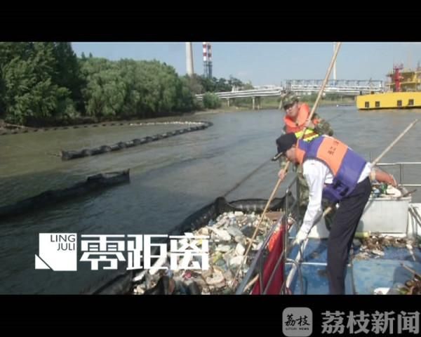 扬州:保护长江生态环境 多部门联合打捞垃圾