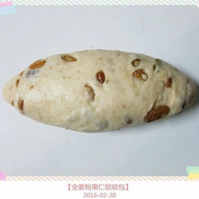 全麦粉果仁软欧包