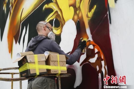 花海涂鸦遇上洞庭湖光春色 涂鸦艺术节湖南南县开幕