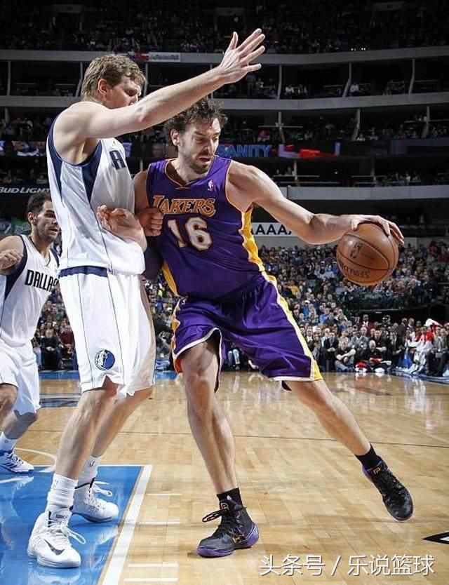 詹姆斯季后赛篮板数超过2000位居现役第一,那