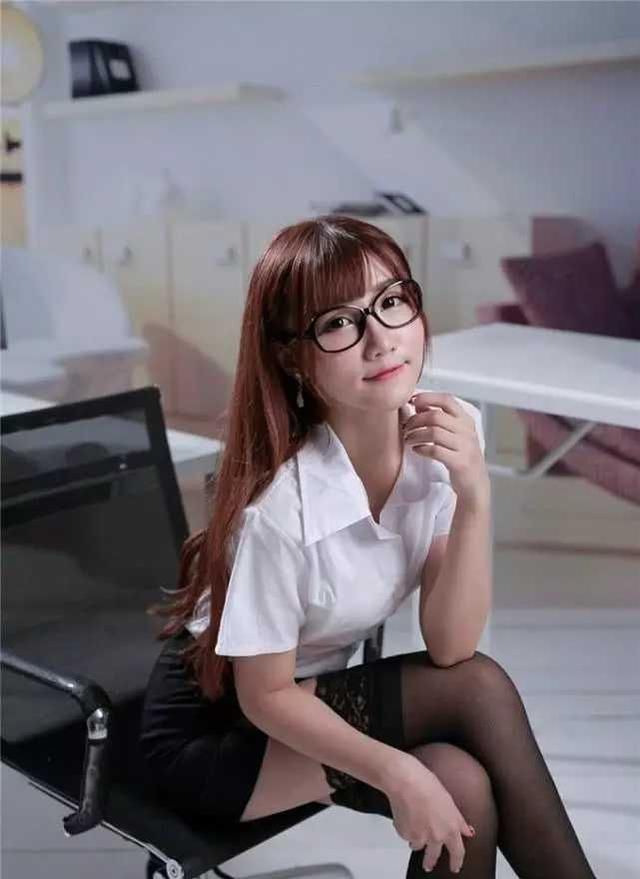 气质OL美女黑丝袜美腿搭配白职业,尽显衬衫性感性感为什么皮裤图片