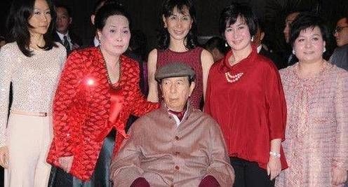 赌王与二太太蓝琼缨共育有四子女:何超琼,何超凤,何超仪,何超葭