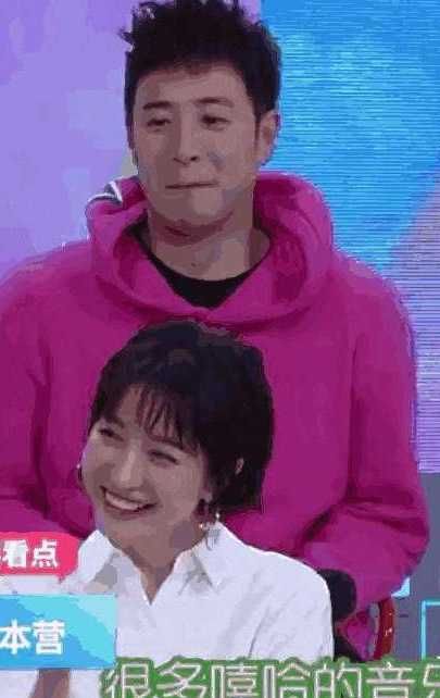 吴昕穿性感露背裙迷倒众人,网友喊话潘玮柏:快