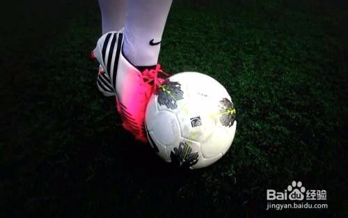 足球如何踢出弧线球