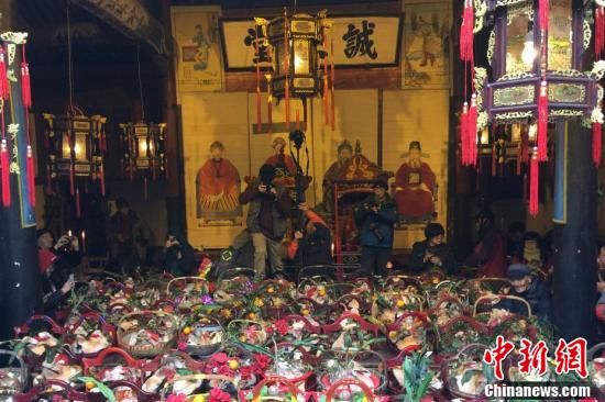 浙江淳安朱熹后裔举行“猪头祭祖” 缅怀祖先