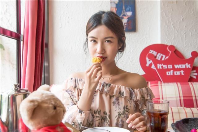 不吃海鲜吃西餐!看名爵ZS如何玩转秦皇岛的潮流美食