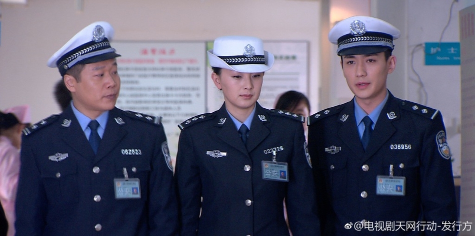 7视频警服将播!朱一龙穿年前制服上演v视频作品灸关元穴图片