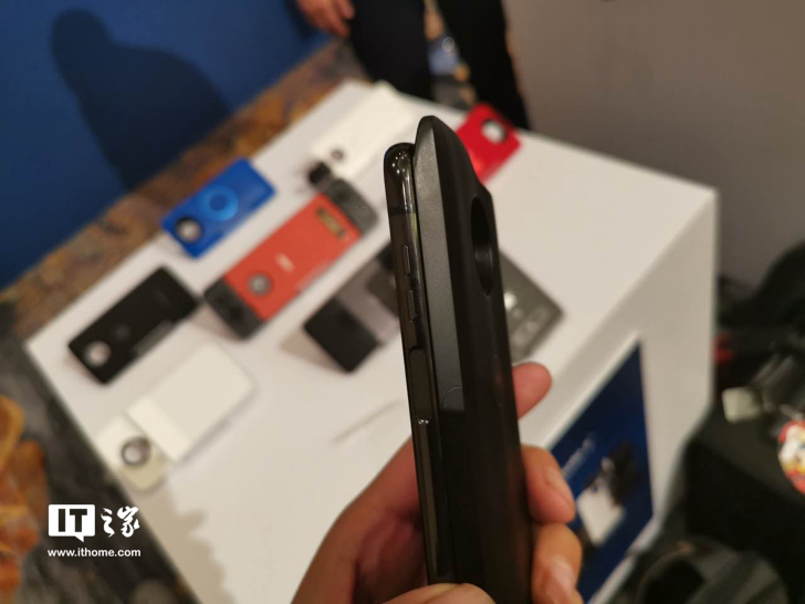 全球首款5G手机Moto Z3亮相CES 2019