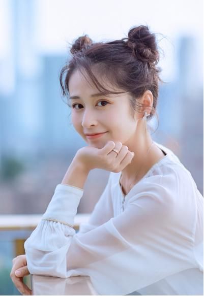 颖儿确定是当妈的人吗，不仅脸蛋像个学生，身材也像是高中生